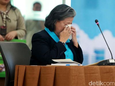 Baca Pakta Integritas, Calon Hakim Agung Artha Theresia Menangis