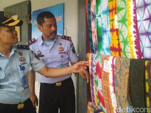 Proses Membuat Batik Shibori Karya Warga Binaan Rutan Trenggalek