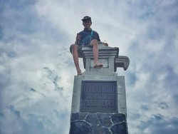 Buat Pendaki: Tugu di Puncak Gunung Lawu Bukan untuk Dipanjat