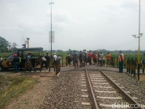 Motor Tertabrak Kereta, Anak Tewas di Lokasi Sedangkan Bapaknya Selamat