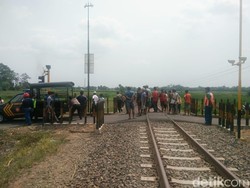 Motor Tertabrak Kereta, Anak Tewas di Lokasi Sedangkan Bapaknya Selamat