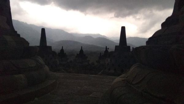 Foto: Menikmati Sunset di Candi Borobudur