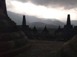 Foto: Menikmati Sunset di Candi Borobudur