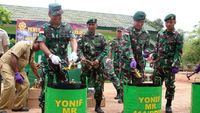 Satgas Pamtas RI-PNG Musnahkan 1.236 Botol Miras Ilegal