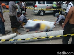 Seorang Buruh Pabrik Tewas Tertimpa Tiang Beton Saat Simulasi Bongkar Muat