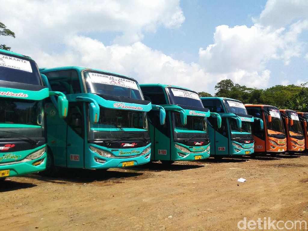 Solar Subsidi Dibatasi, PO Bus di Ciamis Hentikan Sebagian Armada Solar Subsidi Dibatasi, PO Bus di Ciamis Hentikan Sebagian Armada