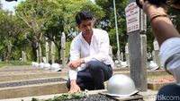 Reza Rahadian Boyong Bintang Habibie & Ainun 3 Ziarah