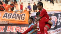 Rohit Chand meluapkan kegembiraannya usai mencetak gol ke gawang Persela.