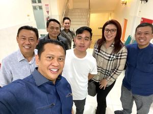 Bamsoet Tengok Cucu Ketiga Jokowi di RS PKU Solo Bamsoet Tengok Cucu Ketiga Jokowi di RS PKU Solo