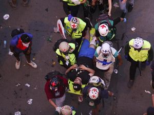 Tembakan Polisi dalam Unjuk Rasa Butakan Ratusan Demonstran Chile Tembakan Polisi dalam Unjuk Rasa Butakan Ratusan Demonstran Chile