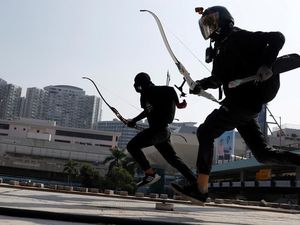 Pengunjuk Rasa Hong Kong Menguasai Kampus-Kampus