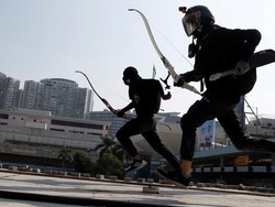 Pengunjuk Rasa Hong Kong Menguasai Kampus-Kampus