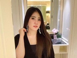 Via Vallen Jelaskan Alasan Pingsan Saat Manggung di Bengkulu