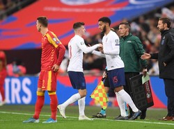 Tak Terima Gomez Dicemooh Suporter Inggris, Sterling: Aku yang Salah, Lo