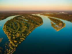 Sungai Cantik yang Punya Air Terjun Terbesar Dunia
