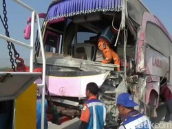 Bus yang Tabrak Truk Hingga Tewaskan 4 Orang Melaju di Atas 100 Km/Jam