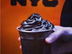 Unik! Kafe Ini Tawarkan Kopi Hitam Pekat dengan Whipped Cream Hitam