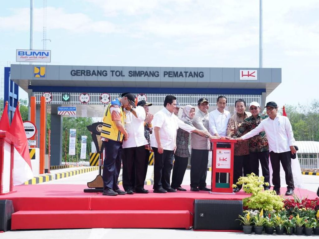 Dibuka Jokowi, Tol Terpanjang di RI Gratis Sebulan Dibuka Jokowi, Tol Terpanjang di RI Gratis Sebulan
