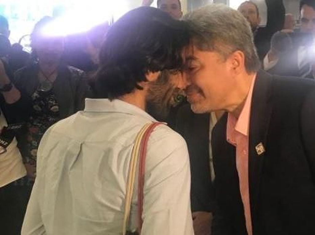 Pengungsi Kurdi Behrouz Boochani Tiba di Selandia Baru dari Papua Nugini Pengungsi Kurdi Behrouz Boochani Tiba di Selandia Baru dari Papua Nugini