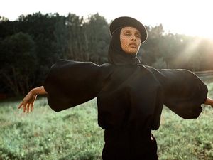 Cantik Modis Rawdah Mohamed, Model Hijab Asal Somalia yang Suka Es Krim