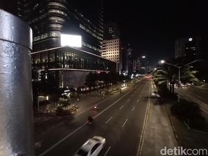 Potret JPO Tanpa Atap di Malam Hari