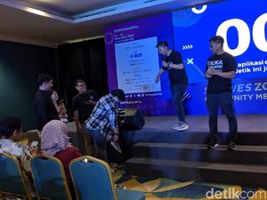 Ramai-ramai Tenteng Sepatu ke Panggung detikcom di SMW 2019