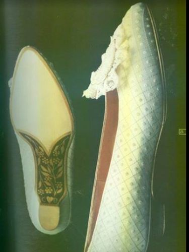 Sepatu Putri Diana saat Royal Wedding