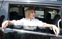 Di Apartemen Marshanda, Karen Pooroe Emosi Pergoki Suami