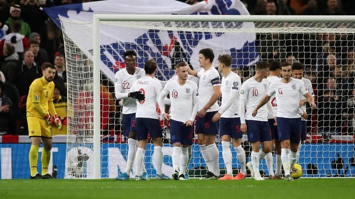 Soccer Football - Euro 2020 Qualifier - Group A - England v Montenegro - Wembley Stadium, London, Britain - November 14, 2019  England players celebrate after Montenegros Aleksandar Sofranac scored an own goal and Englands sixth           Action Images via Reuters/Carl Recine