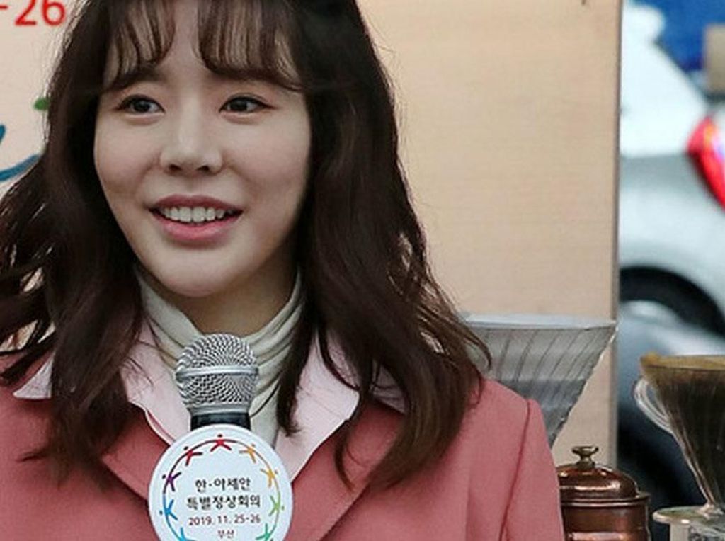 Sunny SNSD Jadi Barista Cantik yang Sajikan Kopi ASEAN Sunny SNSD Jadi Barista Cantik yang Sajikan Kopi ASEAN