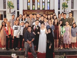 Baik Hati, Pasangan Ini Nikah Undang Gelandangan yang Sudah Di-Makeover