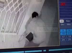 Terekam CCTV, Pemuda di Mamuju Bobol Kotak Amal Masjid