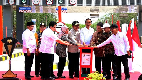 Jokowi Resmikan Tol Terpanjang RI Jokowi Resmikan Tol Terpanjang RI