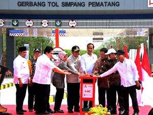 Jokowi Resmikan Tol Terpanjang RI Jokowi Resmikan Tol Terpanjang RI