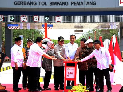 Jokowi Resmikan Tol Terpanjang RI