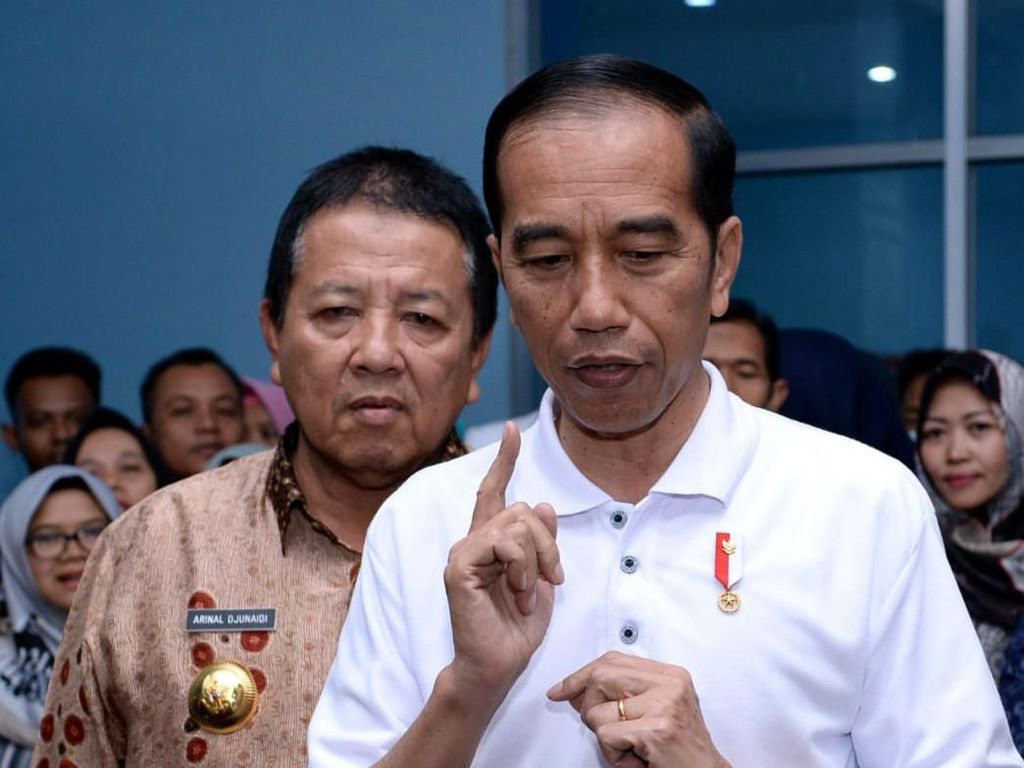 Jokowi Pelototi Ribuan BUMDes Mati Suri Jokowi Pelototi Ribuan BUMDes Mati Suri