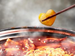 Setiap Hari Ratusan Orang Indonesia Ngemil Tteokbokki di Restoran Ini