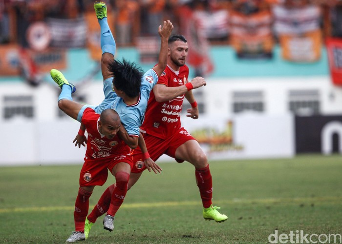 Persija Jakarta kembali meraih kemenangan di Liga 1 2019. Macan Kemayoran mengalahkan Persela Lamongan dengan skor 4-3 di Stadion Wibawa Mukti, Kabupaten Bekasi, Jumat (15/11/2019).