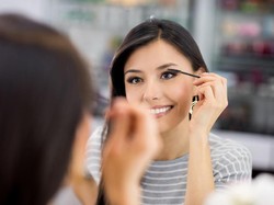 Belanja Kosmetik di Korea Selatan, Traveler Pakai Cermin Ajaib