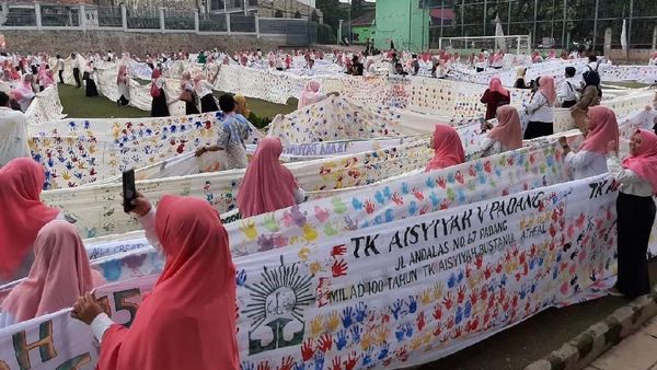 Wow! Ini Cap Tangan Terpanjang di Indonesia