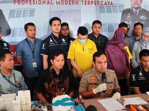 Salon Kecantikan Ilegal di PIK Dibongkar Polisi, 2 WN China Ditangkap Salon Kecantikan Ilegal di PIK Dibongkar Polisi, 2 WN China Ditangkap