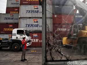 Waspada Perangkap Sektor Jasa