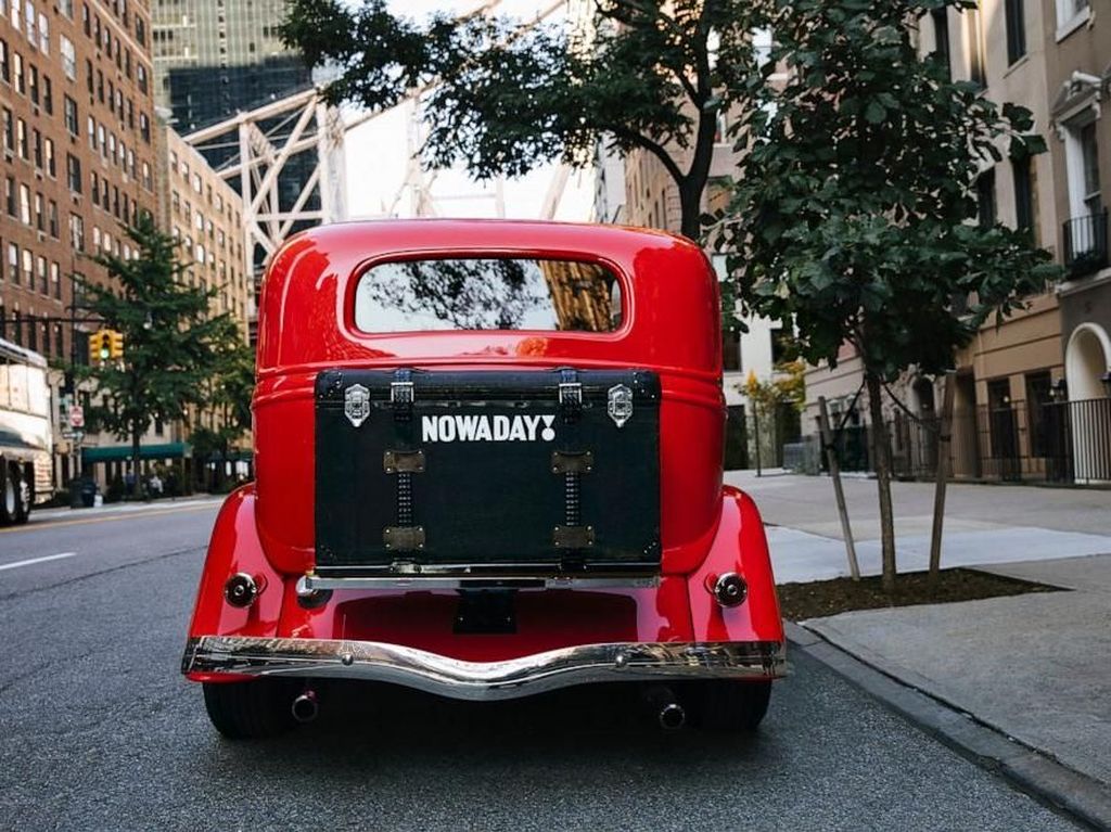 Foto: Tur Asyik Naik Mobil Antik Keliling Kota