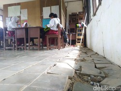 SDN Filial Samarinda Memprihatinkan, Siswa Belajar di Ruang Kelas Rusak