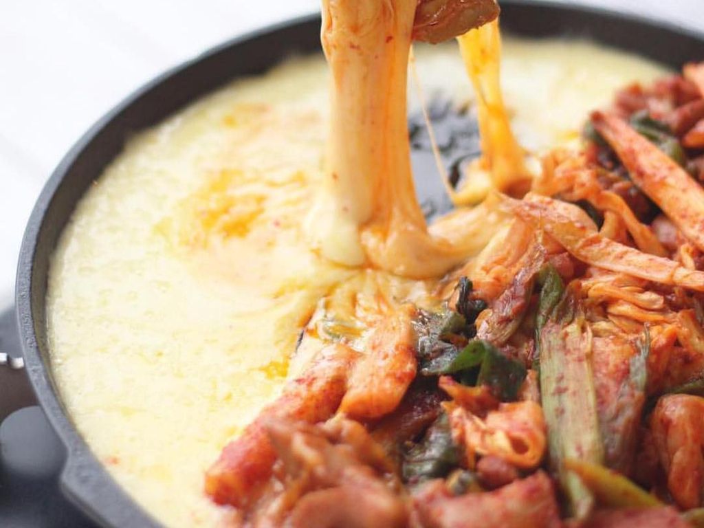 Tteokbokki dengan Keju Mulur di 5 Tempat Ini Siap Manjakan Lidah Tteokbokki dengan Keju Mulur di 5 Tempat Ini Siap Manjakan Lidah