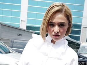 Foto Tanpa Bra Disorot Netizen, Begini Tanggapan Marshanda