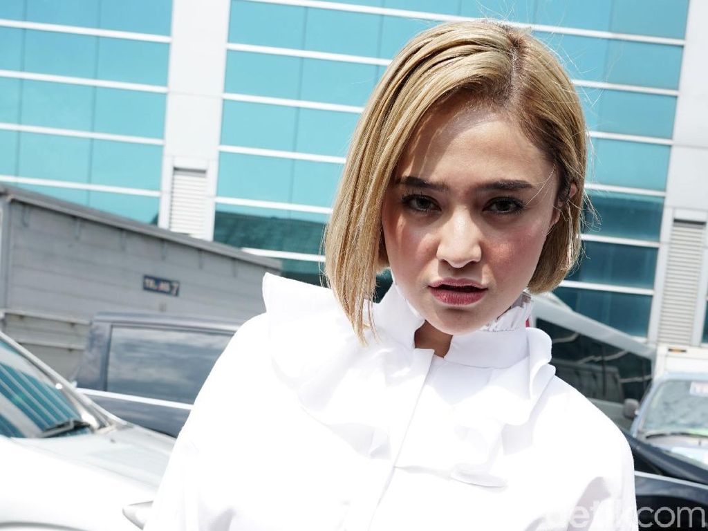 Ucapan Ulang Tahun Mengharukan dari Marshanda untuk Sang Ayah Ucapan Ulang Tahun Mengharukan dari Marshanda untuk Sang Ayah