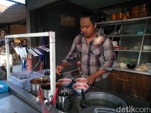 Mie Sapi Banteng: Antre Demi Menebus Kenikmatan Mie Khas Dusun Banteng Mie Sapi Banteng: Antre Demi Menebus Kenikmatan Mie Khas Dusun Banteng