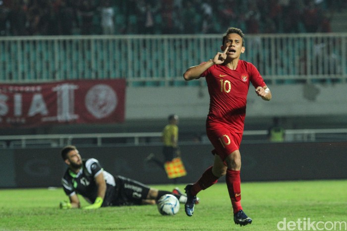 Egy Maulana Vikri dalam uji coba Timnas Indonesia U-23 vs Iran di Stadion Pakansari , Cibinong, Sabtu (16/11/2019).
