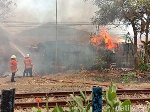 Api yang Membakar Pasar Beras Merembet ke Tempat Penitipan Mobil